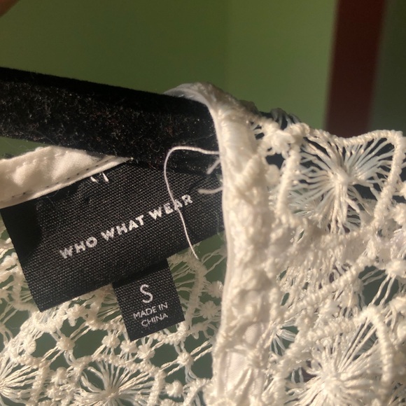 LACE WHITE BELL SLEEVE DRESS - Picture 3 of 5